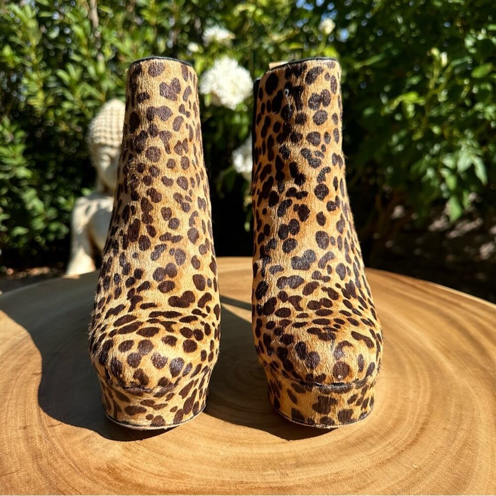 VINCE CAMUTO Leopard Print Cow Hair Leather Platform Boots Size 6 - Picture 5 of 9